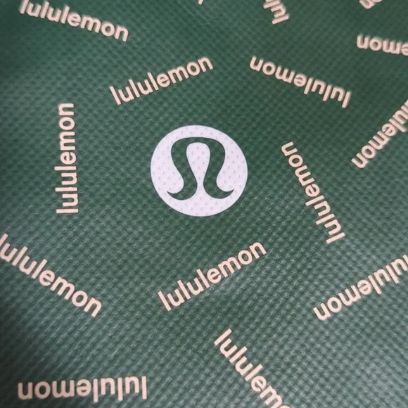 Lululemon - 2 Small Reusable Tote Gift Bags and Glass Water Bottle With Silicone - Picture 10 of 15